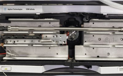 Supelco<sup>®</sup> analytical HPLC column installed onto an Agilent<sup>®</sup> 1290 U/HPLC instrument. Notice how the column comfortably fits into the column oven. Supelco® analytical HPLC column installed onto an Agilent® 1290 U/HPLC instrument showing how the column comfortably fits into the column oven.