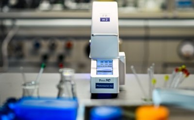 Photoreactor in organic synthesis lab. Photoreactor in organic synthesis lab for photoredox catalysis.