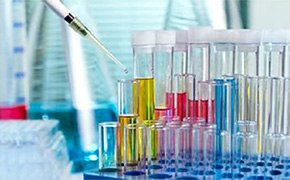 Green Chemistry for Organic Synthesis 각기 다른 유색 액체가 들어있는 테스트 튜브의 근접 사진