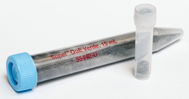 QuEChERS 도전이 되는 녹색 매트릭스에서 dSPE 용 Supel ™ QuE Verde 흡착제의 사전 결정량을 함유하는 원심 분리 튜브.