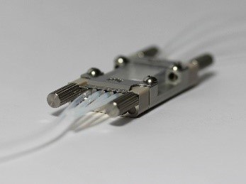 Microparticules monodispersées fabriquées grâce à nos kits de formulation NanoFabTx™ Illustration de puces de microfluidique employées pour la fabrication de particules et de microparticules bien définies destinées à l'administration de médicaments
