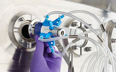 Connect a NovaSeptum® GO sterile sampling system to a stainless-steel system via a NovAseptic® connector and NovaSeptum® GO 5-port TC holder.
