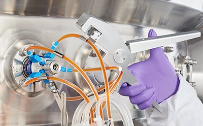 Use NovaSeptum® manual crimping tool for aseptic disconnect when sampling is completed. 