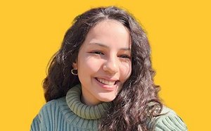 Nisan Irem Cetingök headshot on a vibrant yellow background