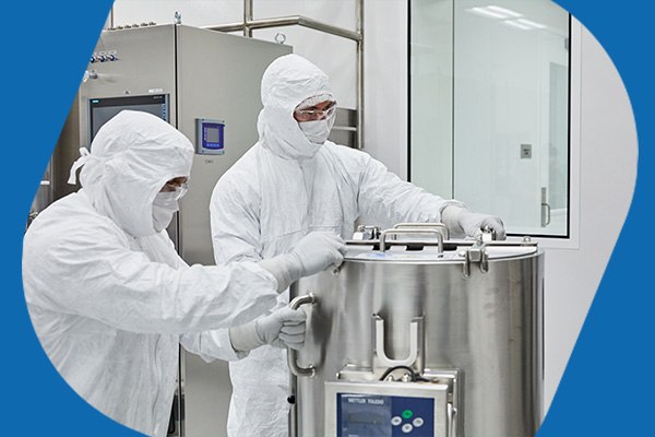 Efficient de-risk lentivirus production Scientist working on gene therapy in laboratory