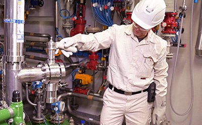 Small molecule contract manufacturing experts Comprehensive commercial API CDMO services.