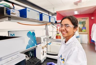 Scientist using the MAST® Autosampling Solution in a modern laboratory, demonstrating automated and efficient sample collection in a bioprocess. Scientist using the MAST® Autosampling Solution in a modern laboratory, demonstrating automated and efficient sample collection in a bioprocess.