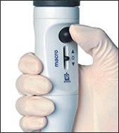 When pipetting viscous media with 'free delivery', the pipette tip frequently does not empty completely. In these cases, blow out any remaining residues by pressing on the rubber bulb of the macro pipette controller. Manual pipetting aids are used when pipetting a short series