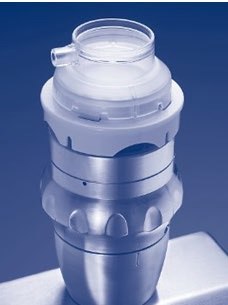 Place the sampler on the MSOpener™ manifold (linked to a vacuum source) to filter the residual water and to remove the cover.