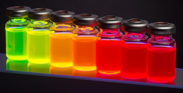 CdSe/ZnS core-shell type quantum dots carboxylic acid functionalized, fluorescence &#955;em&#160;620&#160;nm, 1&#160;mg/mL in water